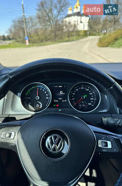 Хэтчбек Volkswagen e-Golf 2020 в 