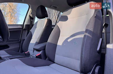 Хэтчбек Volkswagen e-Golf 2014 в 