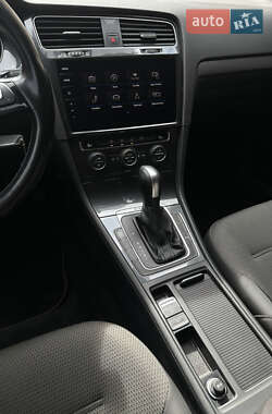 Хэтчбек Volkswagen e-Golf 2020 в 