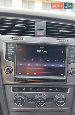 Хетчбек Volkswagen e-Golf 2015 в 