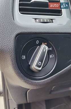 Хетчбек Volkswagen e-Golf 2015 в 