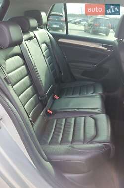 Хетчбек Volkswagen e-Golf 2015 в 