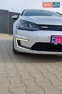 Хетчбек Volkswagen e-Golf 2015 в 