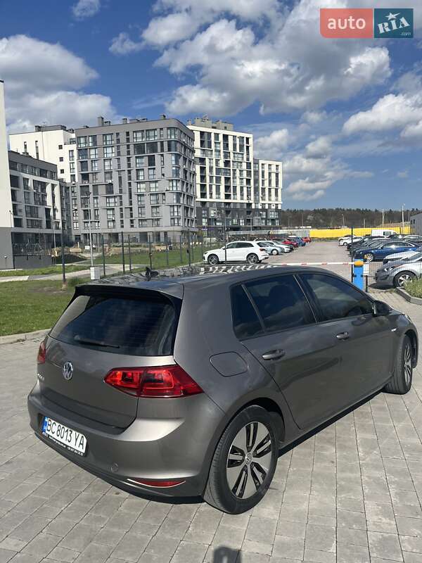 Хэтчбек Volkswagen e-Golf 2016 в Львове