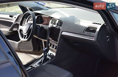 Хэтчбек Volkswagen e-Golf 2018 в 