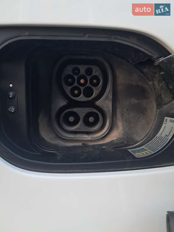 Хетчбек Volkswagen e-Golf 2018 в Львові фото 21 Хетчбек Volkswagen e-Golf 2018 в Львові