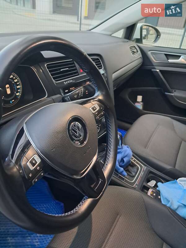 Хетчбек Volkswagen e-Golf 2018 в Львові фото 26 Хетчбек Volkswagen e-Golf 2018 в Львові
