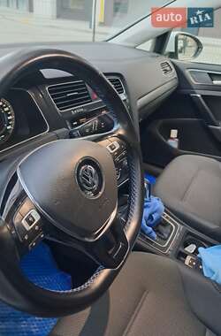 Хэтчбек Volkswagen e-Golf 2019 в 