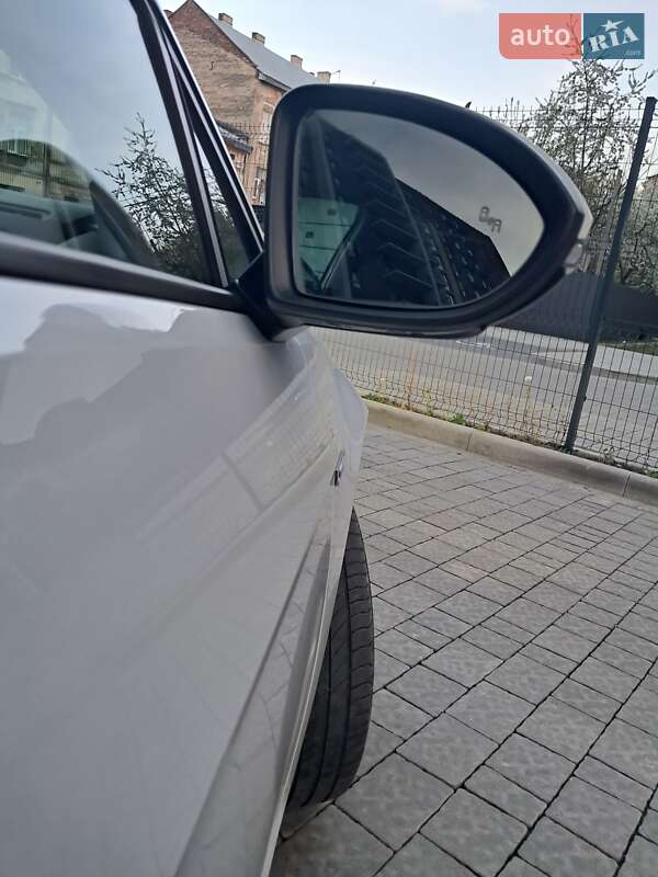 Хетчбек Volkswagen e-Golf 2018 в Львові фото 36 Хетчбек Volkswagen e-Golf 2018 в Львові