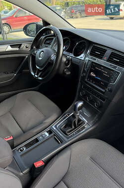 Хетчбек Volkswagen e-Golf 2014 в 