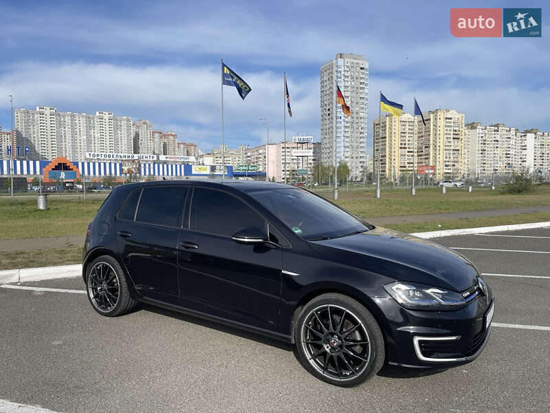 Хетчбек Volkswagen e-Golf 2019 в Києві
