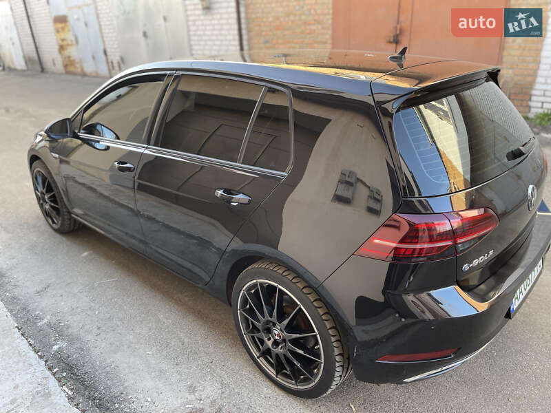 Хетчбек Volkswagen e-Golf 2019 в Києві
