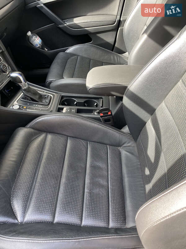 Хетчбек Volkswagen e-Golf 2019 в Києві