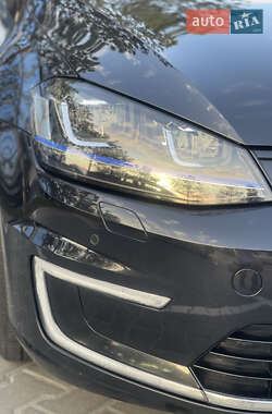 Хетчбек Volkswagen e-Golf 2016 в 