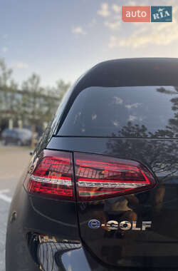 Хетчбек Volkswagen e-Golf 2016 в 