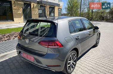 Хэтчбек Volkswagen e-Golf 2019 в 