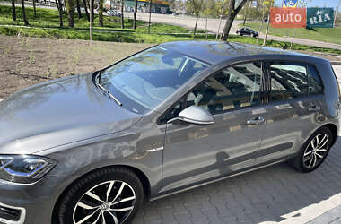 Хэтчбек Volkswagen e-Golf 2019 в 