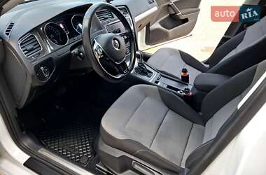 Хэтчбек Volkswagen e-Golf 2015 в 