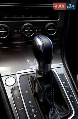 Хэтчбек Volkswagen e-Golf 2015 в 
