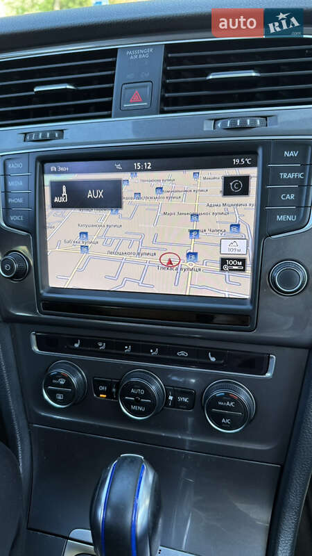 Хетчбек Volkswagen e-Golf 2014 в Ужгороді