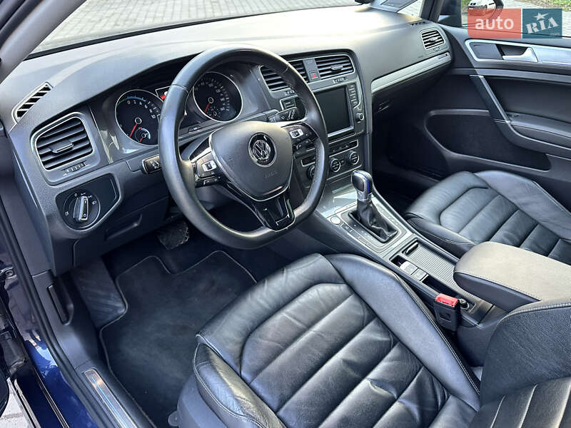 Хэтчбек Volkswagen e-Golf 2016 в Луцке