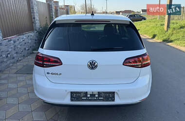 Хэтчбек Volkswagen e-Golf 2016 в 