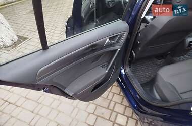 Хэтчбек Volkswagen e-Golf 2019 в 