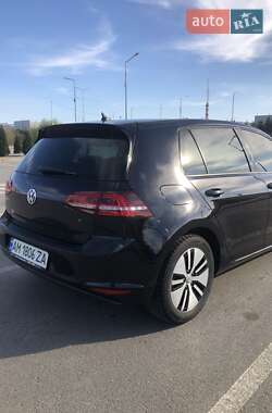Хетчбек Volkswagen e-Golf 2016 в 