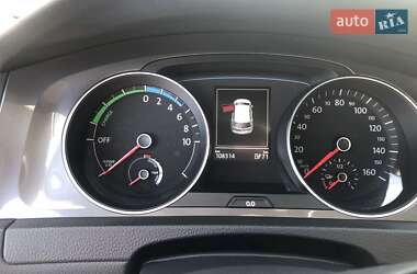 Хетчбек Volkswagen e-Golf 2016 в 