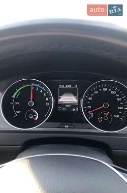 Хетчбек Volkswagen e-Golf 2016 в 