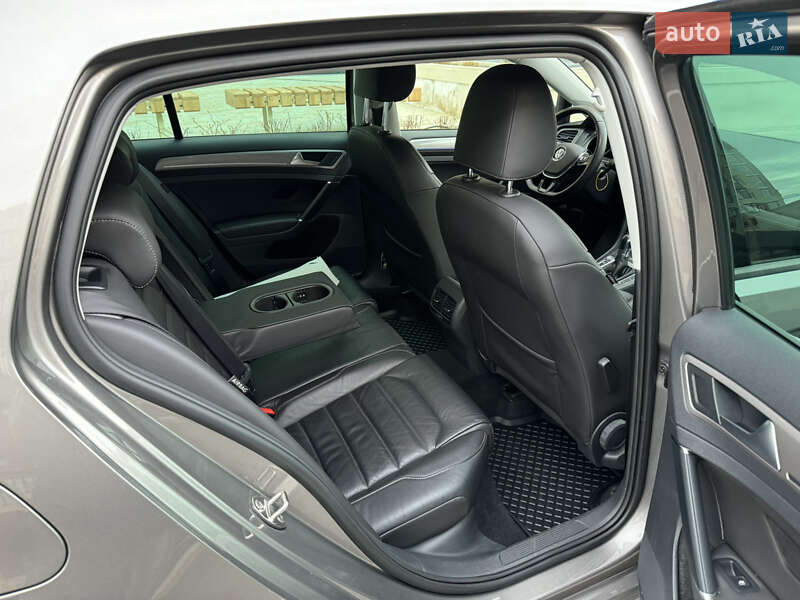 Хэтчбек Volkswagen e-Golf 2015 в Умани
