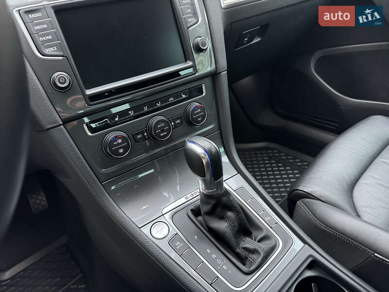 Хэтчбек Volkswagen e-Golf 2015 в Умани