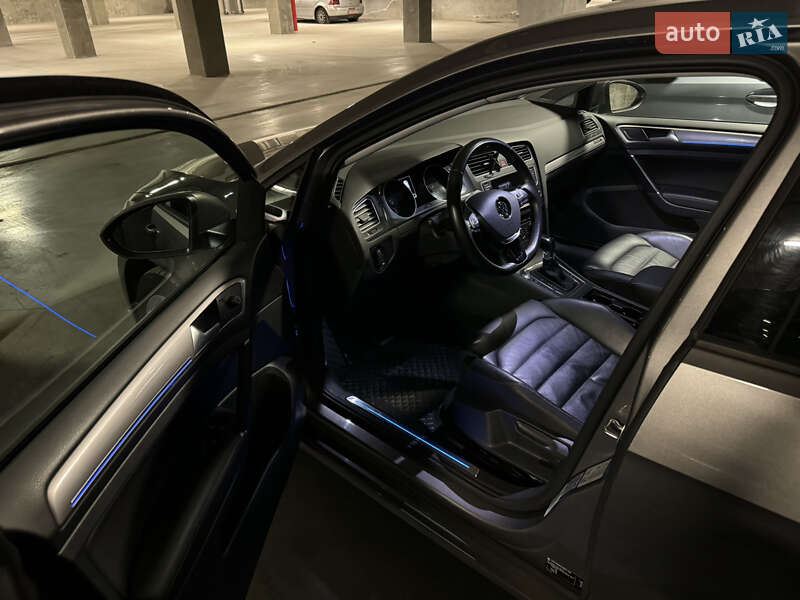 Хэтчбек Volkswagen e-Golf 2015 в Умани