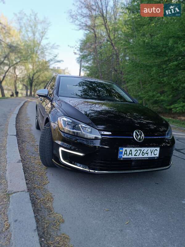 Хэтчбек Volkswagen e-Golf 2017 в 