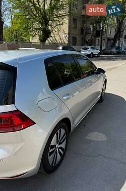Хэтчбек Volkswagen e-Golf 2015 в 