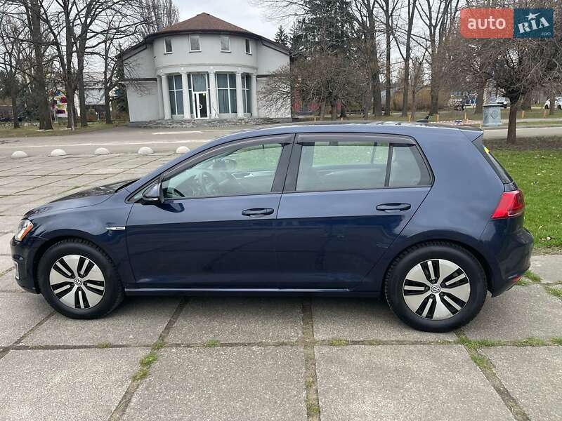 Хэтчбек Volkswagen e-Golf 2016 в Киеве