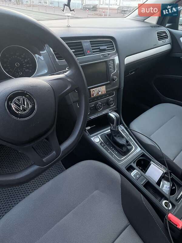 Хэтчбек Volkswagen e-Golf 2016 в Киеве