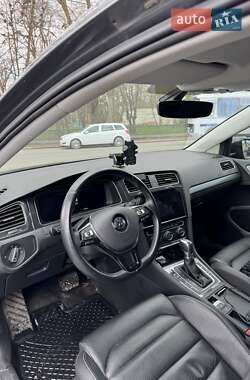 Хетчбек Volkswagen e-Golf 2018 в 