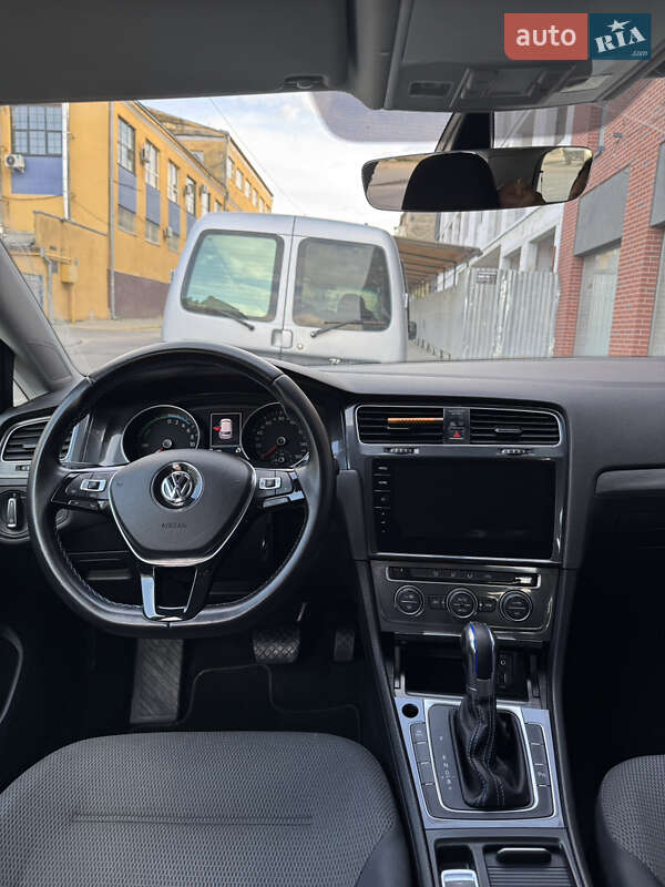 Хетчбек Volkswagen e-Golf 2017 в Львові