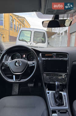 Хэтчбек Volkswagen e-Golf 2017 в 