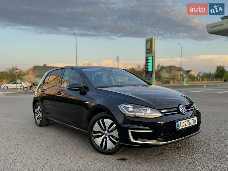 Хетчбек Volkswagen e-Golf 2017 в 