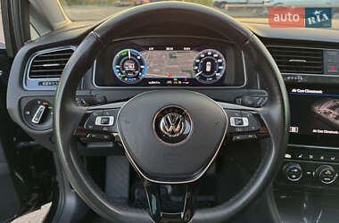 Хетчбек Volkswagen e-Golf 2017 в 