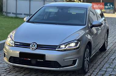 Хэтчбек Volkswagen e-Golf 2017 в 