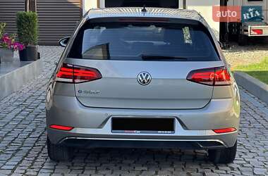 Хэтчбек Volkswagen e-Golf 2017 в 