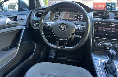Хэтчбек Volkswagen e-Golf 2017 в 