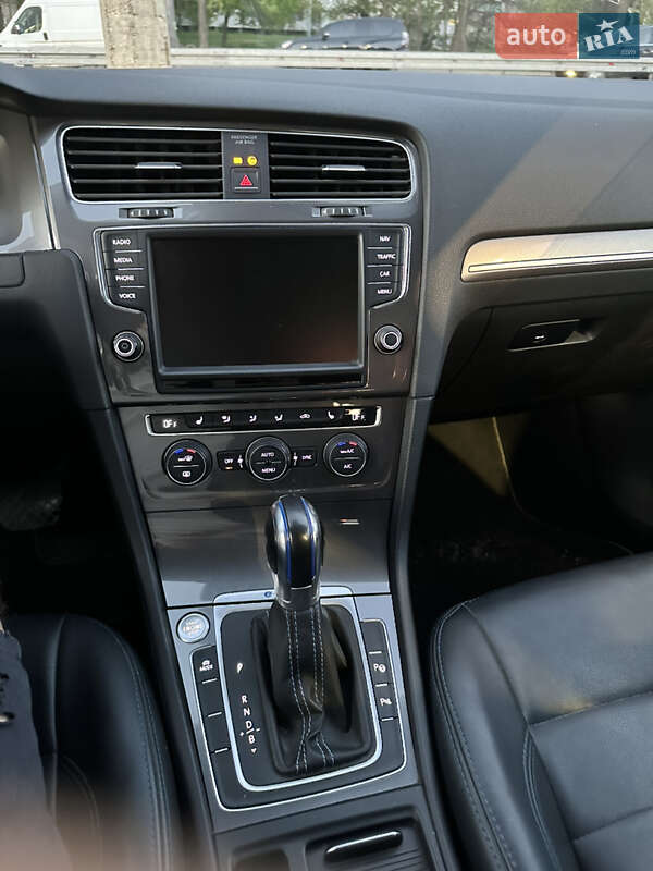 Хэтчбек Volkswagen e-Golf 2014 в Днепре