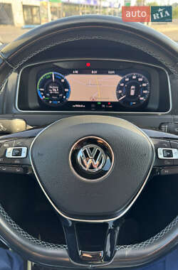 Хетчбек Volkswagen e-Golf 2017 в 