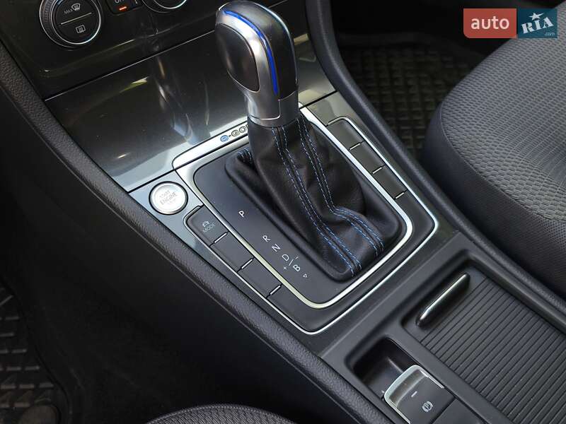 Хэтчбек Volkswagen e-Golf 2019 в Днепре