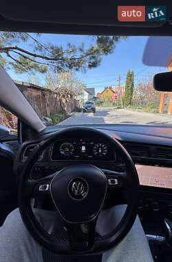 Хетчбек Volkswagen e-Golf 2019 в 