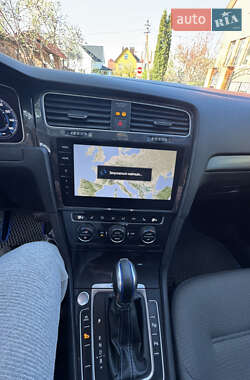Хетчбек Volkswagen e-Golf 2019 в 